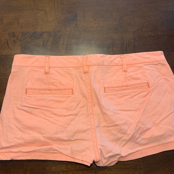 Express Shorts - Picture 3 of 3